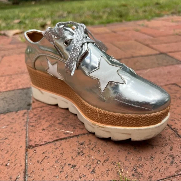 Qupid Silver Star Platform Sneakers - Picture 15 of 16